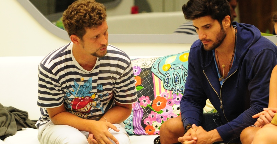 27.jan.2013 - Aslan e Marcello estão no terceiro paredão do "BBB13"