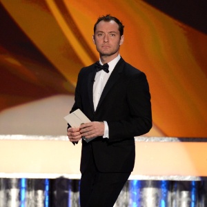 Jude Law apresenta prêmio na 19ª edição do SAG Awards