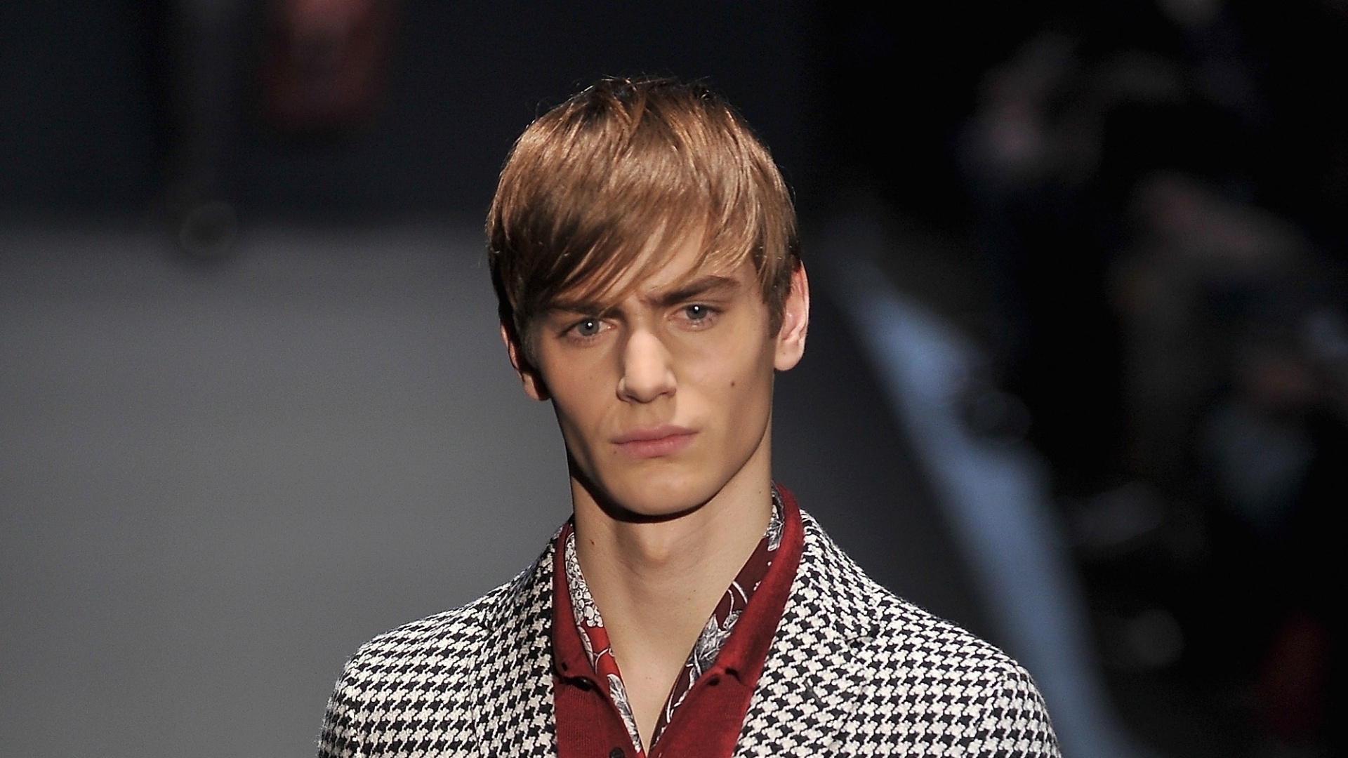 A Gucci apresentou na semana de Milão o terno com padrão "pied du poule" (pé de galinha, em francês) como alternativa aos ternos lisos mais usuais - Getty Images