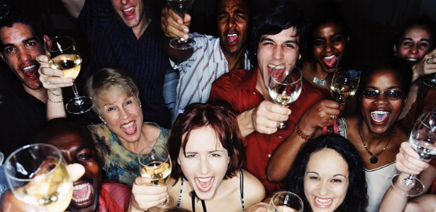 Quem não consegue ir a uma festa ou passar o fim de semana sem beber deve tomar cuidado - Thinkstock