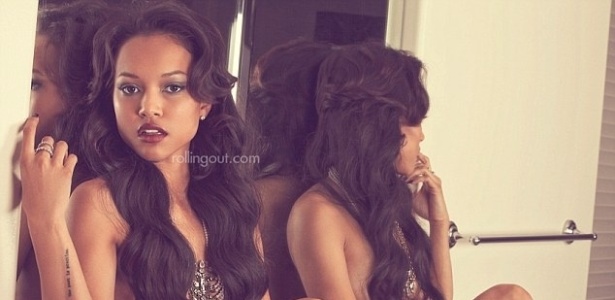 29.jan.2013 - A modelo Karrueche Tran, 24 anos, que esteve recentemente envolvida em um triângulo amoroso com a cantora Rihanna e o rapper Chris Brown, posou semi-nua para a revista Rolling Out.