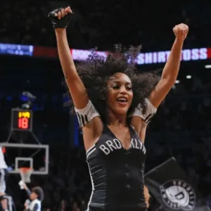 29.jan.2013 - Cheerleader do Brooklyn Nets faz apresentação durante a vitória sobre o Orlando Magic - REUTERS/Ray Stubblebine