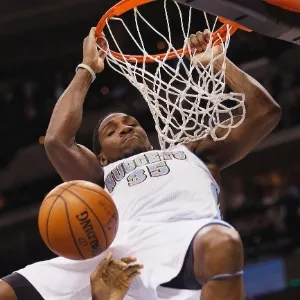 29.jan.2013 - Kenneth Faried converte enterrada para o Denver Nuggets na vitória sobre o Indiana Pacers - REUTERS/Rick Wilking