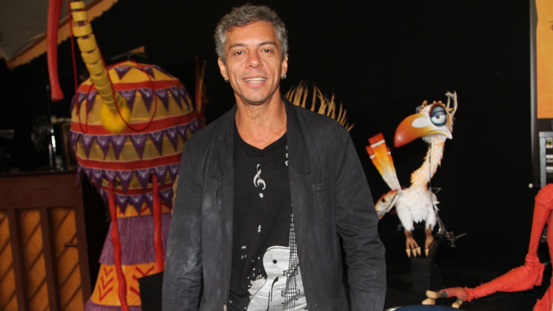 29.jan.2013 - Osvaldo Mil, que interpretará o leão Scar, durante evento de apresentação do elenco do musical "O Rei Leão", em São Paulo. - Thiago Duran/AgNews