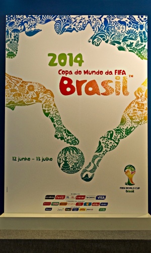 30.jan.2013 - Detalhe do pôster oficial da Copa do Mundo de 2014 após sua apresentação no Rio de Janeiro