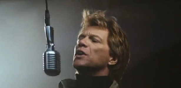 Bon Jovi em cena do clipe de "Because We Can" - Reprodução/Youtube