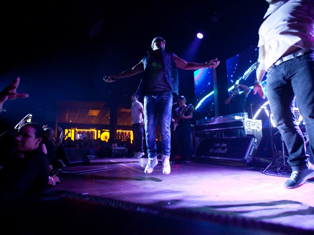 23.jan.2013 - "Brinco que sou o FenomeNaldo. Todos os shows são como esse. Acho que trouxe uma música que anima e desperta o povo para a alegria", disse o cantor durante entrevista ao UOL, logo depois de sua apresentação, que durou uma hora e meia - Fabiano Cerchiari/UOL