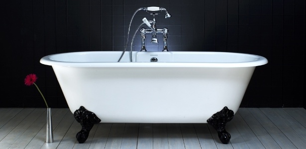A banheira de imersão Cheshire, da Doka Bath Works, é uma réplica dos modelos vitorianos do século 19 - Divulgação