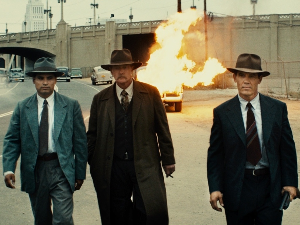 Grupo da polícia trabalha fora dos limites da lei para derrubar o império de Mickey Cohen em "Caça aos Gângsteres" - Divulgação / Warner