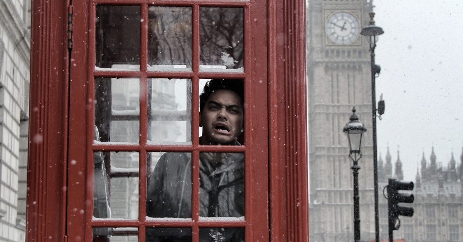jan.2013 Koba, do Restart, posa para foto tirada por Pe Lu em Londres durante férias dos músicos na Europa