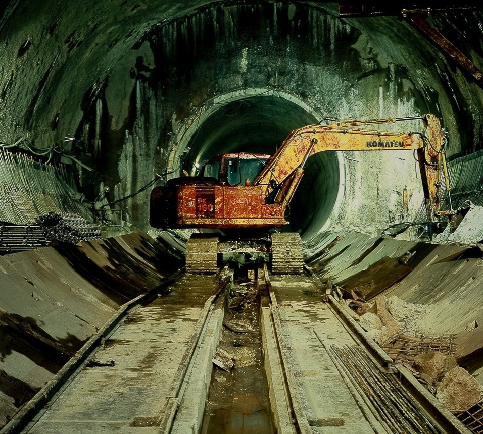 Livro "Linha 4" mostra as imagens criadas pelo fotógrafo Rogério Canella, durante suas visitas à construção da linha amarela do metrô de São Paulo - Rogério Canella/ Divulgação
