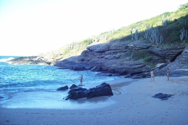 Olho de boi (RJ) - Localizada no munícipio de Búzios (RJ), a praia Olho de Boi pode ser acessada por uma trilha que parte da praia Brava. A caminhada pode demorar de 40 a 45 minutos - Brasil Naturista/Divulgação