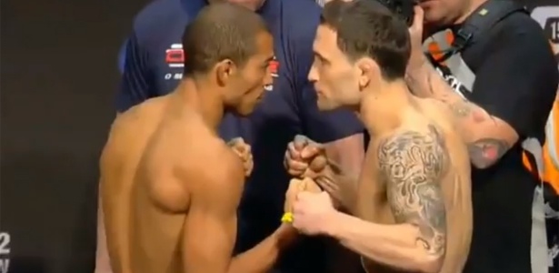 Brasileiro José Aldo encara Frankie Edgar após a pesagem oficial do UFC 156 - Reprodução de vídeo