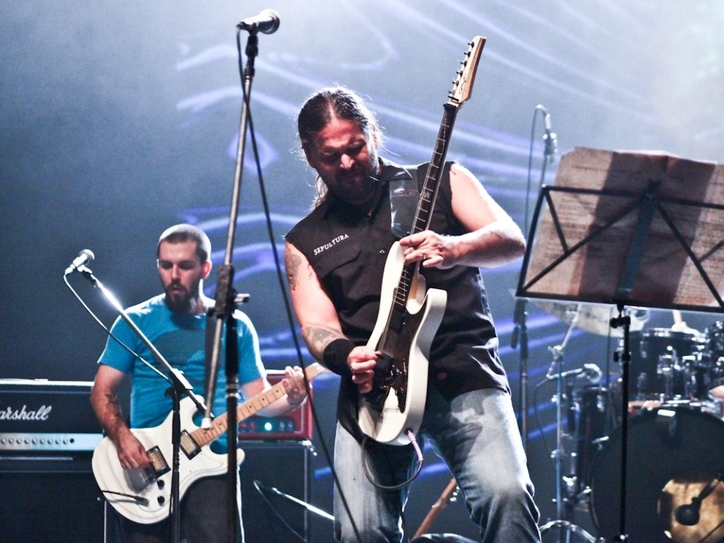 1.fev.2013 - Andreas Kisser toca no show "Hendrix 70", no SESC Vila Mariana, em São Paulo - Manuela Scarpa/Foto Rio News