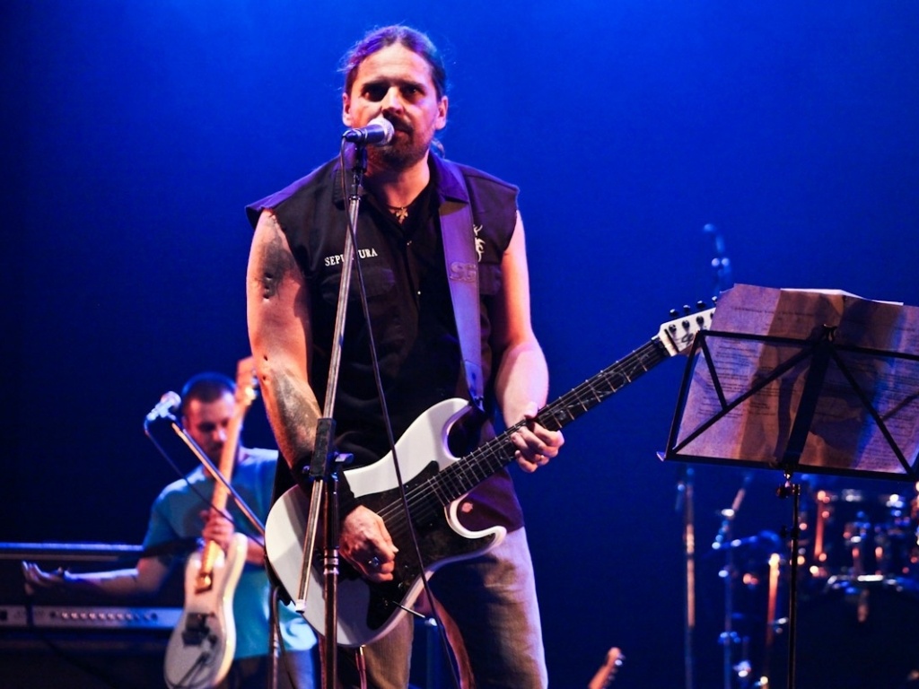 1.fev.2013 - Andreas Kisser toca no show "Hendrix 70", no SESC Vila Mariana, em São Paulo - Manuela Scarpa/Foto Rio News