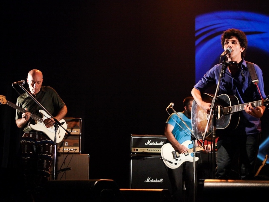 1.fev.2013 - Edgard Scandurra (à esq) e Hélio Flanders participam do show "Hendrix 70", no SESC Vila Mariana, em São Paulo - Manuela Scarpa/Foto Rio News