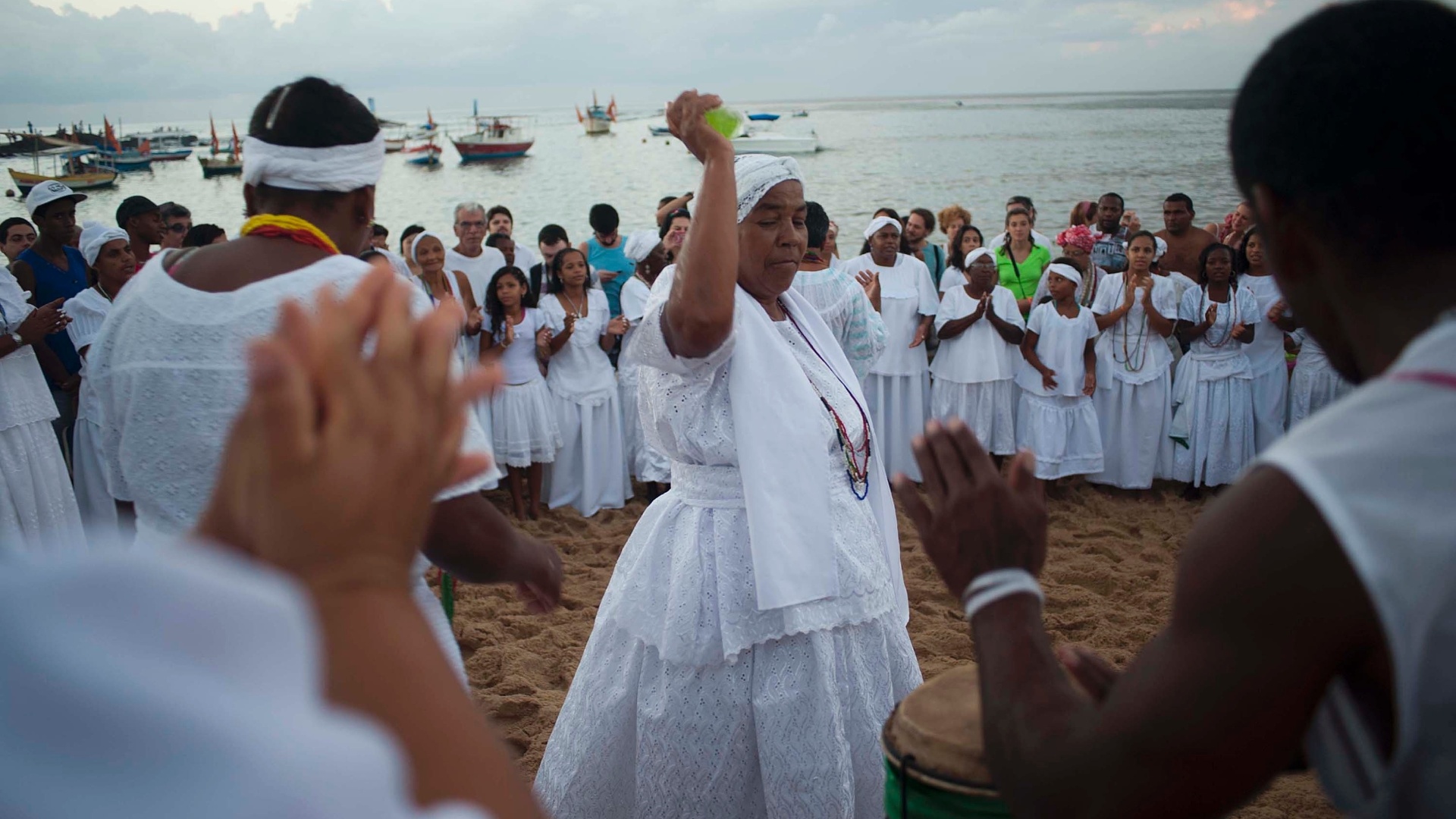 2.fev.2013 - Festa de Iemanjá, em Salvador - João Alvarez/UOL