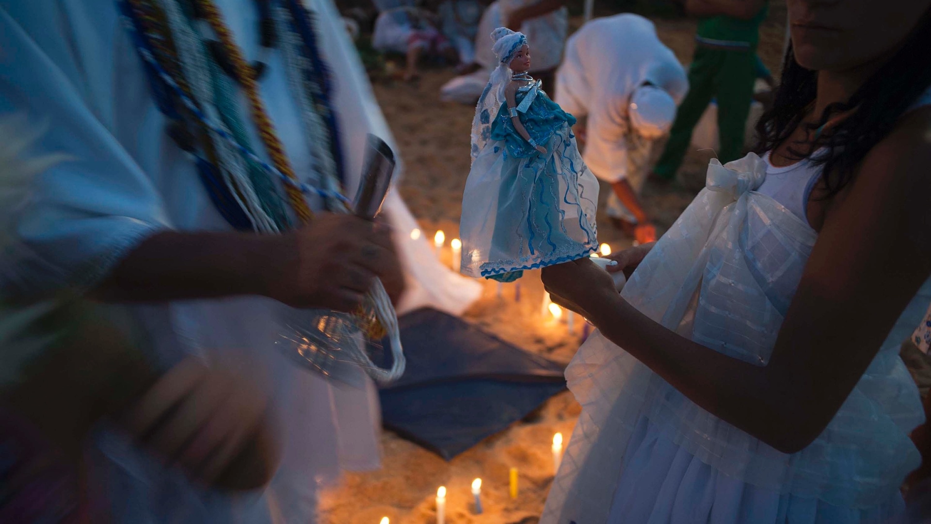 2.fev.2013 - Festa de Iemanjá, em Salvador - João Alvarez/UOL