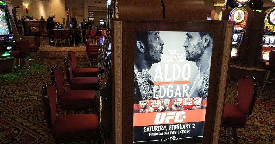 O hotel-cassino Mandalay Bay se vestiu de UFC 156 com cartazes, totens e até mesa de blackjack - Jorge Corrêa/UOL