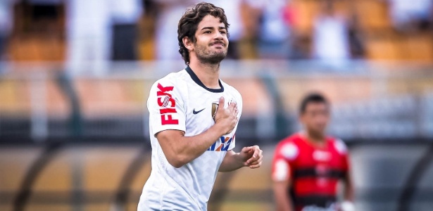 Alexandre Pato foi confirmado como titular no lugar contra o Botafogo-SP por Tite - Leandro Moraes/UOL