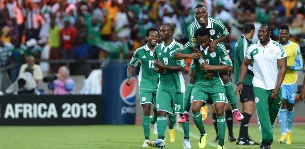 Emmanuel Emenike comemora o gol marcado pela Nigéria contra Costa do Marfim - Francisco Leong/AFP Photo