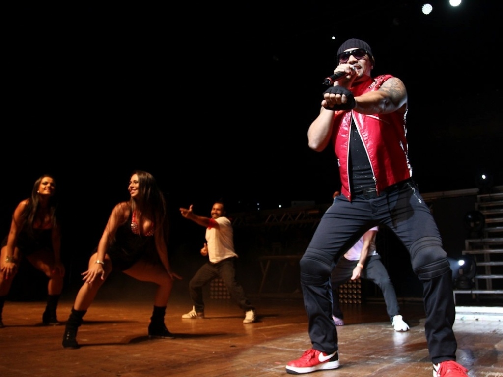 2.fev.2013 - O fenômeno pop Naldo, autor dos hits "Amor de Chocolate" e "Meu Corpo Quer Você", se apresenta no Credicard Hall, em São Paulo - Cláudio Augusto/Foto Rio News