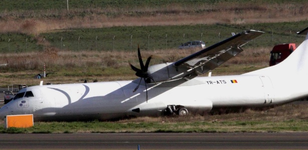 Avião sai da pista em Roma; vento teria causado o acidente,informou por meio de comunicado a empresa Carpatair - Efe/Epa/Telenews