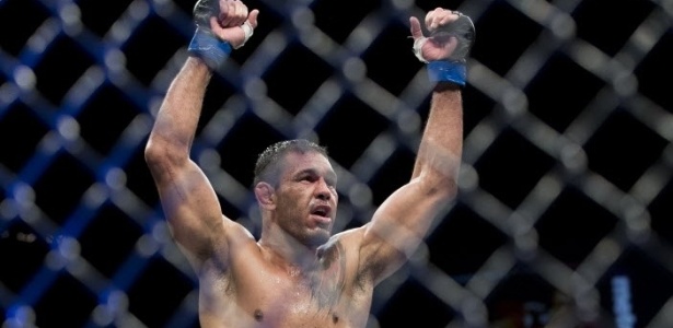 O meio-pesado brasileiro Antônio Rogério Nogueira, o Minotouro, está fora do UFC 161 - AP Photo/Eric Jamison