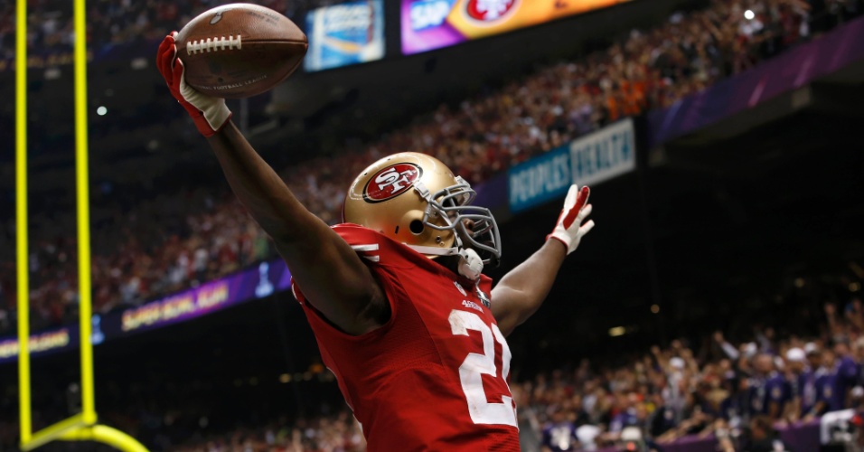 04.fev.2013 - Frank Gore, do San Francisco 49ers, comemora touchdown no Super Bowl 47