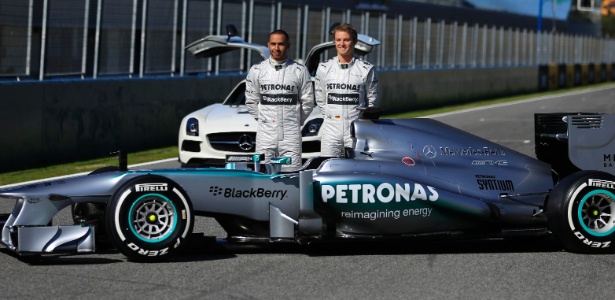 Lewis Hamilton e Nico Rosberg são parceiros na equipe Mercedes na temporada 2013 - REUTERS/Marcelo del Pozo
