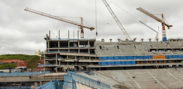 05.fev.2013 - Vista geral das obras no estádio Itaquerão, que sediará a abertura da Copa de 2014