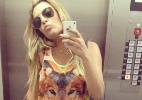 Ex-BBB Monique Amin posa dentro do elevador - Reprodução/Instagram
