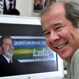 O publicitário Duda Mendonça em seu escritório em São Paulo - Inacio Texeira/Reuters