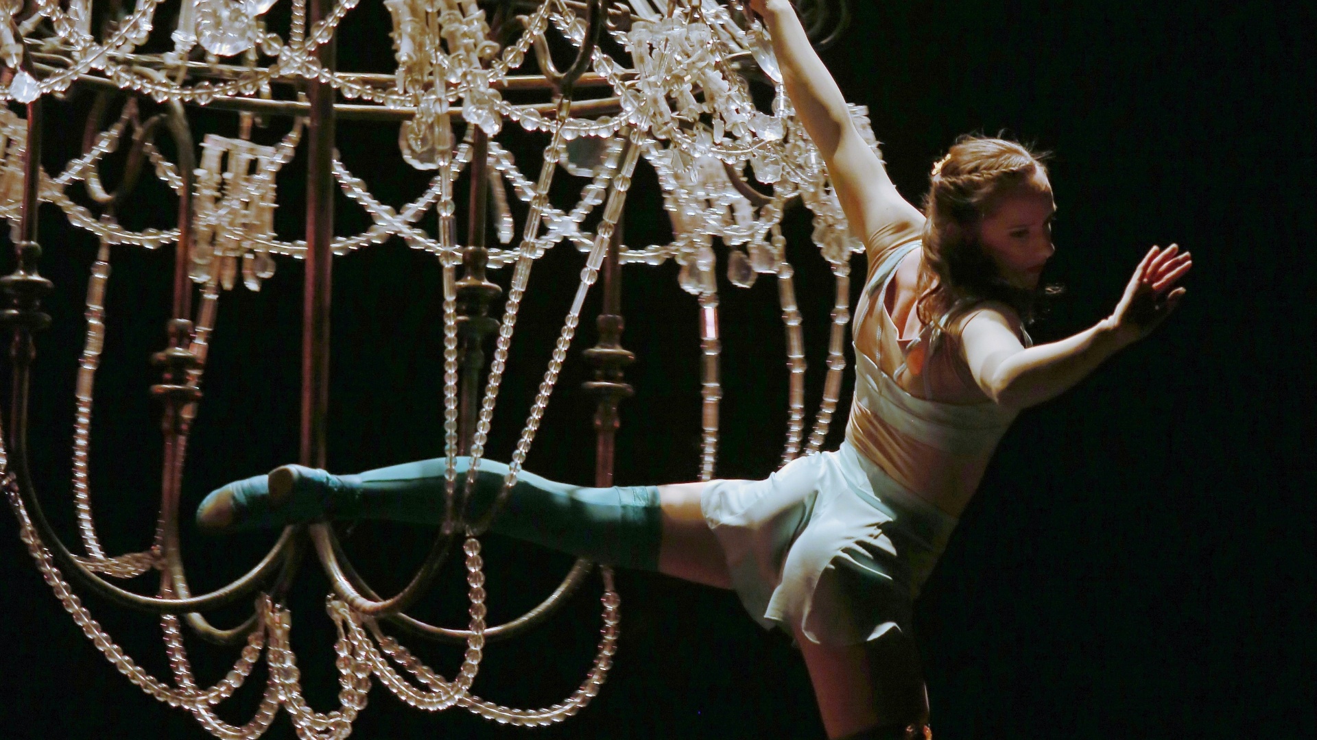 O palhaço vê antigos amores fazerem piruetas nos candelabros do quarto - MRossi/Divulgação Time for Fun