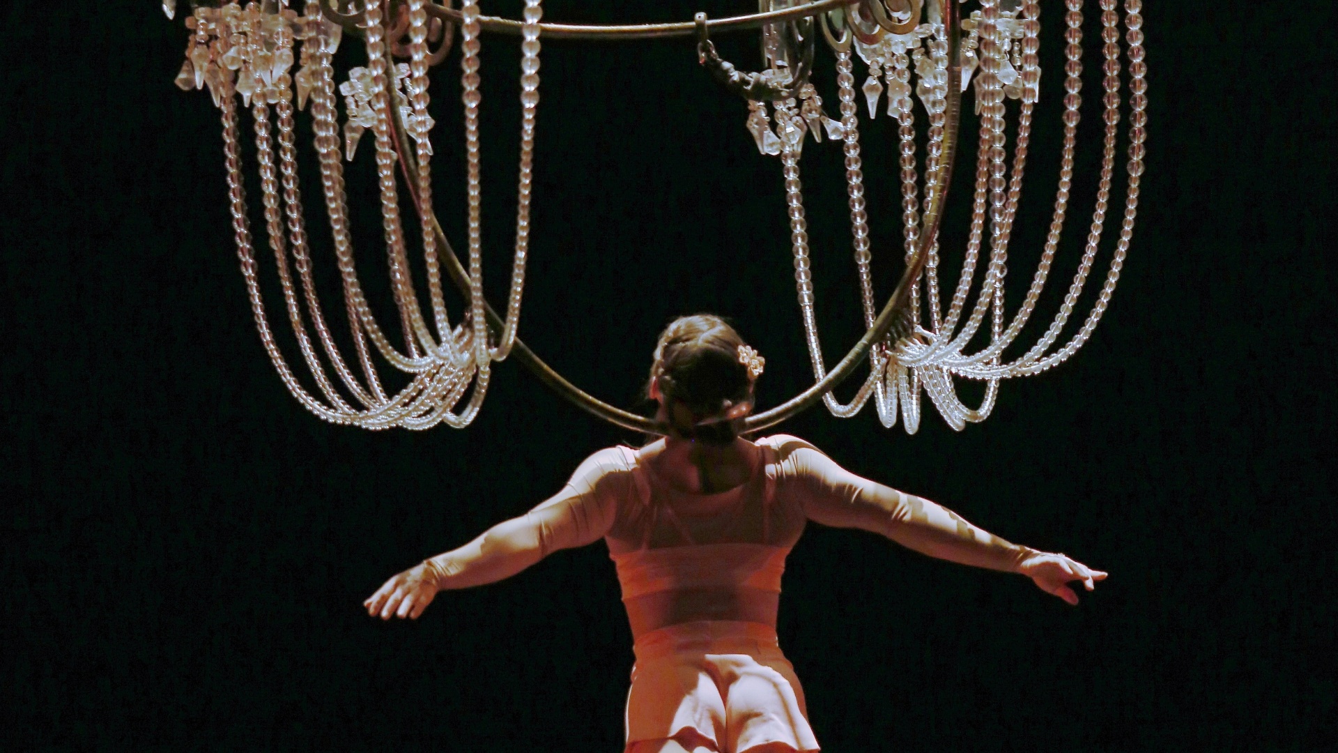 O palhaço vê antigos amores fazerem piruetas nos candelabros do quarto - MRossi/Divulgação Time for Fun