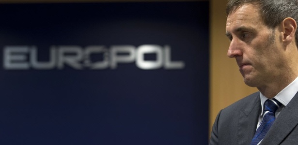 Diretor da Europol, Rob Wainwright, investiga manipulação de jogos de futebol - AP Photo/Peter Dejong