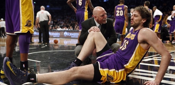 Pau Gasol sofreu com lesões nesta temporada e não sabe se segue nos Lakers - REUTERS/Mike Segar