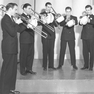 Paul Tanner, o primeiro da esquerda para a direita, tocando com a Miller Orchestra  - Reprodução