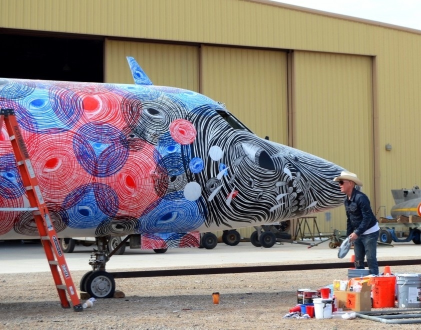 "Spy Tiger", do grafiteiro Andrew Schoultz. A série "Boneyard Projects" está exposta no deserto do Arizona e relembra nos aviões um pouco da históra da Segunda Guerra Mundial