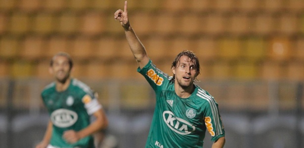 Um dos líderes do Palmeiras, zagueiro Henrique falou que irá comemora o título da Série B do Brasileiro - Fernando Donasci/UOL