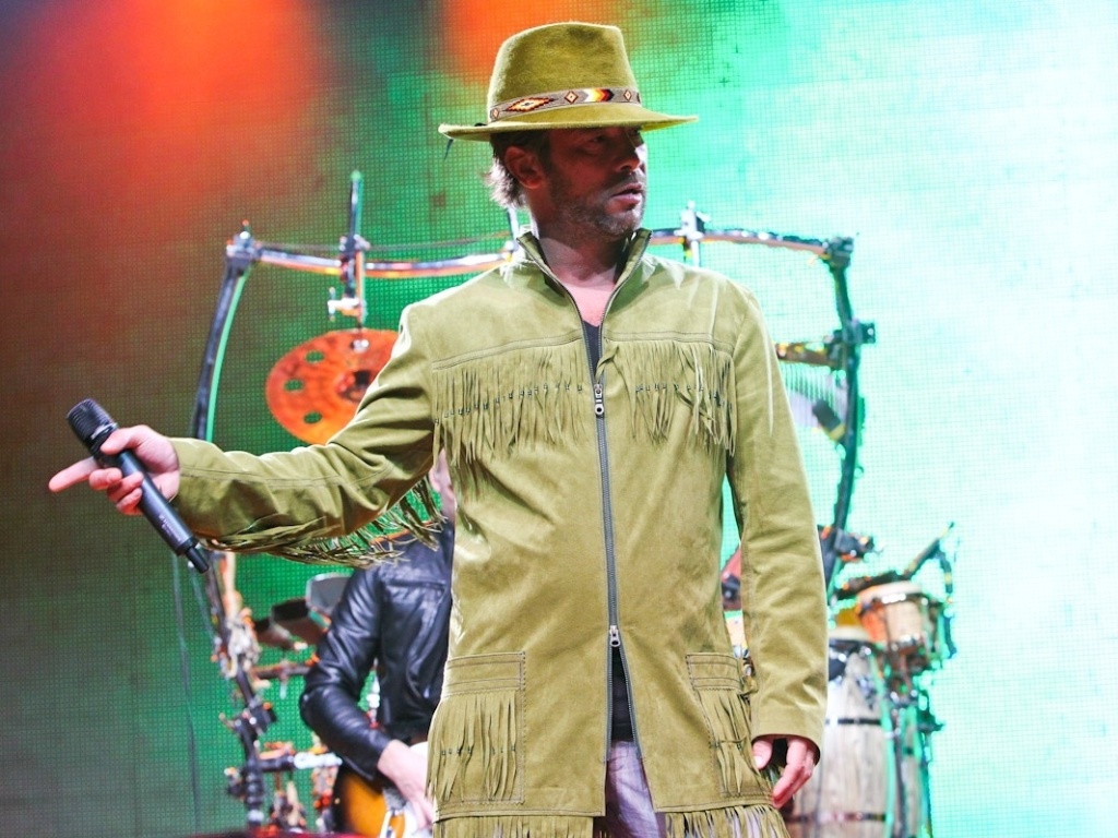7.fev.2013 - Jamiroquai volta ao Brasil e se apresenta no Credicard Hall, em São Paulo. Com roupa e chapéu de vaqueiro, o vocalista Jay Kay conquistou o público com os hits da banda - Manuela Scarpa/Foto Rio News