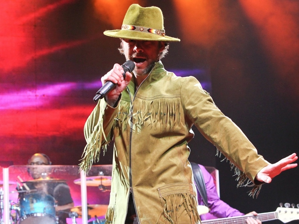 7.fev.2013 - Jamiroquai volta ao Brasil e se apresenta no Credicard Hall, em São Paulo. Com roupa e chapéu de vaqueiro, o vocalista Jay Kay conquistou o público com os hits da banda - Manuela Scarpa/Foto Rio News
