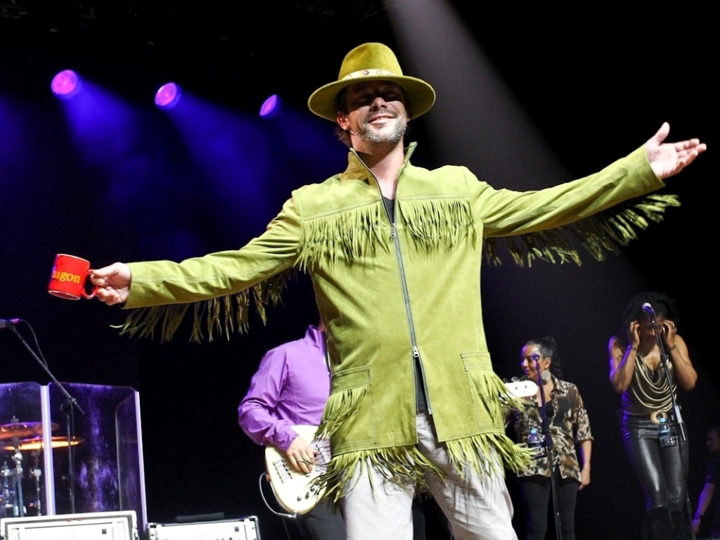 7.fev.2013 - Jamiroquai volta ao Brasil e se apresenta no Credicard Hall. Jay Kay, Rob Harris, Sola Akingbola, Derrick McKenzie, Matt Johnson e Paul Turner chegaram a ser vaiados ao subirem ao palco com 50 minutos atraso, mas empolgaram o público paulista - Manuela Scarpa/Foto Rio News