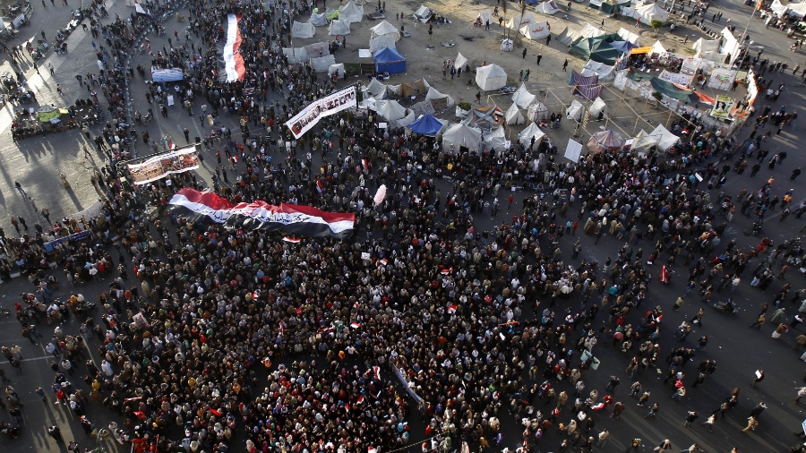 8.fev.2013 - Centenas de opositores do presidente egípcio, Mohamed Mursi, protestam na praça Tahir, no Cairo, Egito. Local foi um dos principais pontos de protestos dos manifestantes - Mohamed Abd El Ghany/Reuters