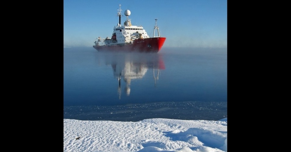 O navio James Clark Ross resgatou Watson e outros funcionários da Halley 6 depois de uma temporada de cinco meses em um ambiente congelado. (Foto: Kirk Watson)