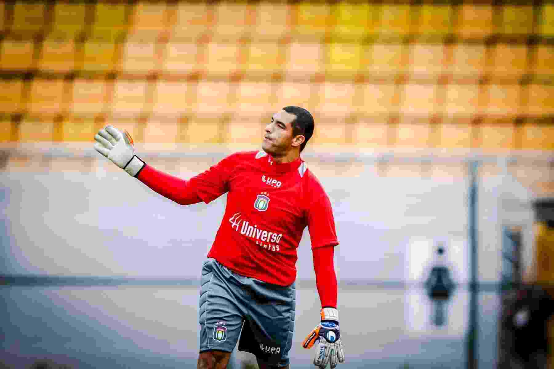 Sem espaço no Santos, Fábio Costa anuncia aposentadoria aos 36 anos ...