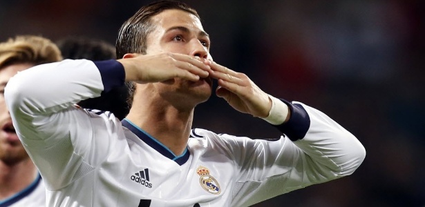 Cristiano Ronaldo comemora um de seus três gols marcados contra o Sevilla - REUTERS/Sergio Perez