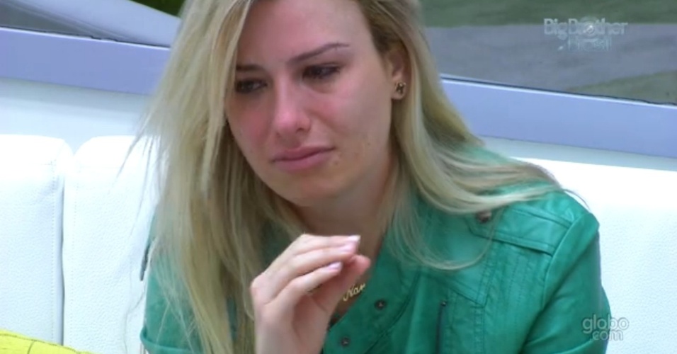 10.fev.2013 - Fernanda chora durante conversa sobre voto de Nasser na sister