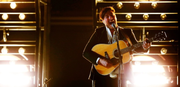 Marcus Mumford se apresenta com sua banda, o Mumford and Sons, na 55ª edição do Grammy Awards - Mike Blake/Reuters