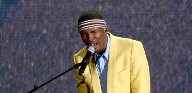 O cantor Frank Ocean se apresenta no 55º Grammy Awards